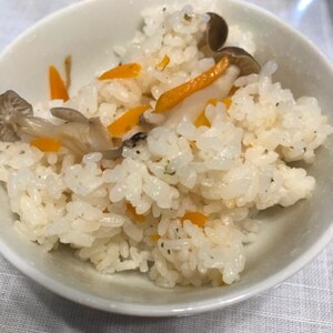 しめじ人参の炊き込みご飯